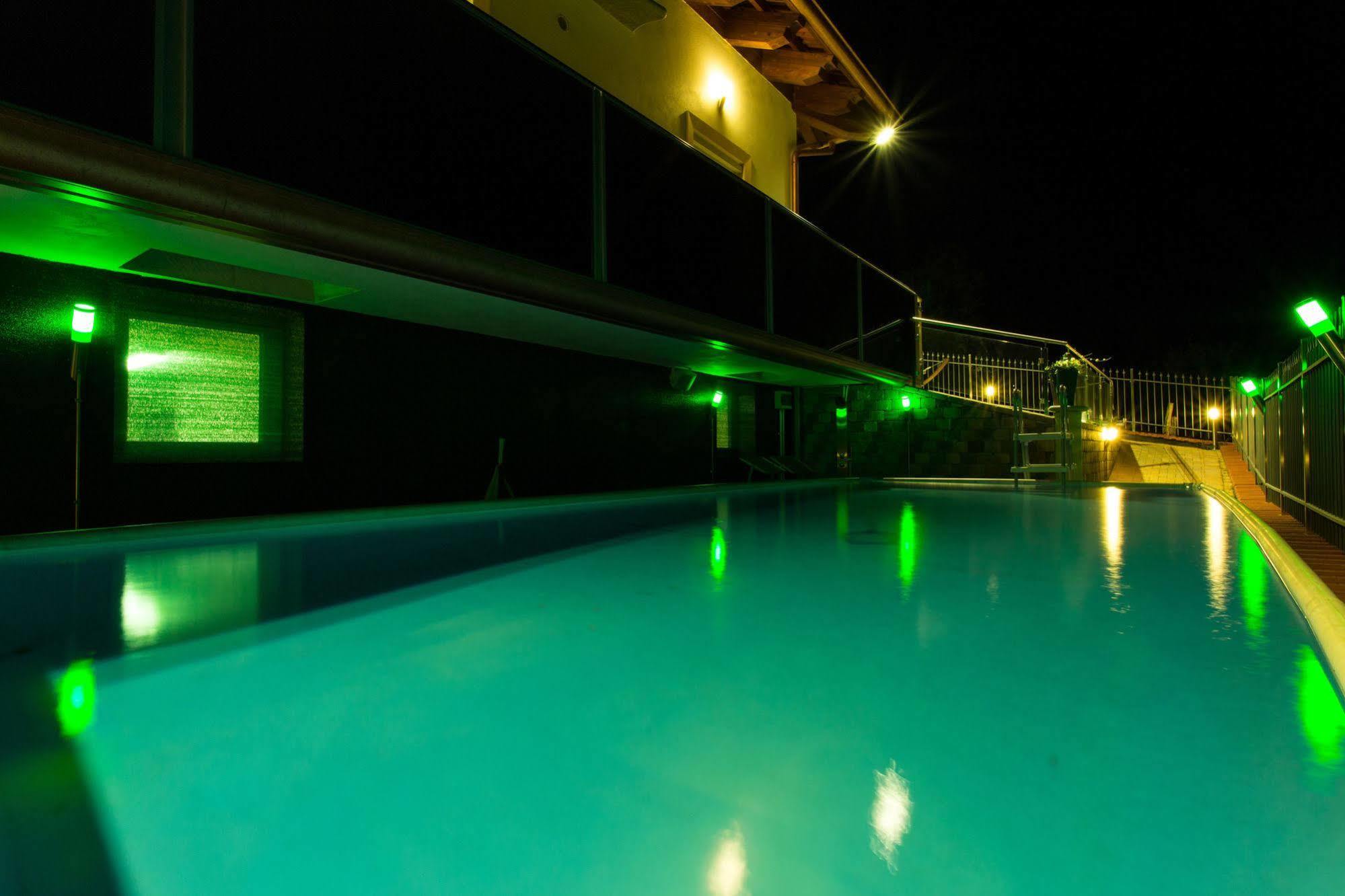 Wellness Suite Na' Canuna' Roddi Kültér fotó